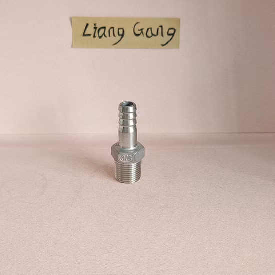 Werksseitig hochwertiger Edelstahl-Rohranschluss mit Gewindeschraube und Sechskant-Schlauchnippel